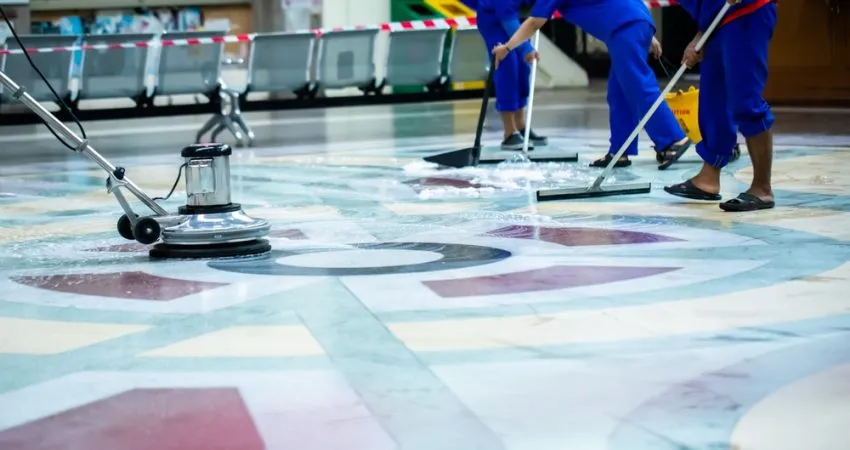 Pulizia professionale di un capannone industriale