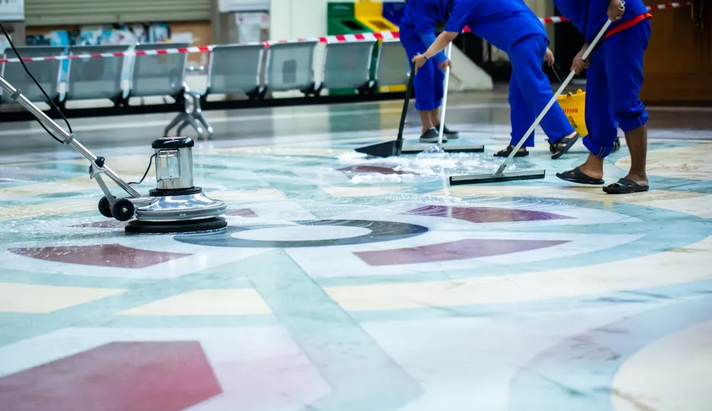 Pulizia professionale di un capannone industriale